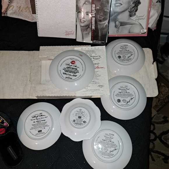 Valentine's Day SPECIAL! Marilyn Monroe Treasure Chest! - Picture 6 of 11